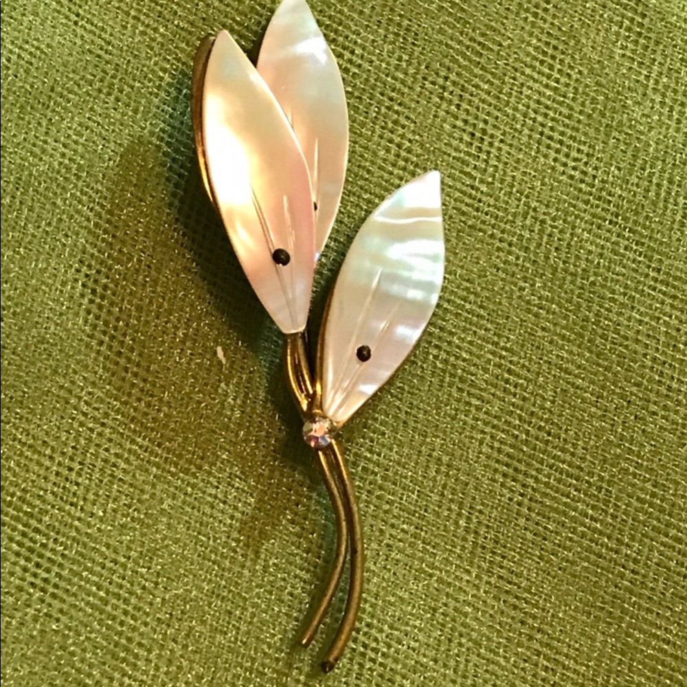 Heirloom Leaf brooch